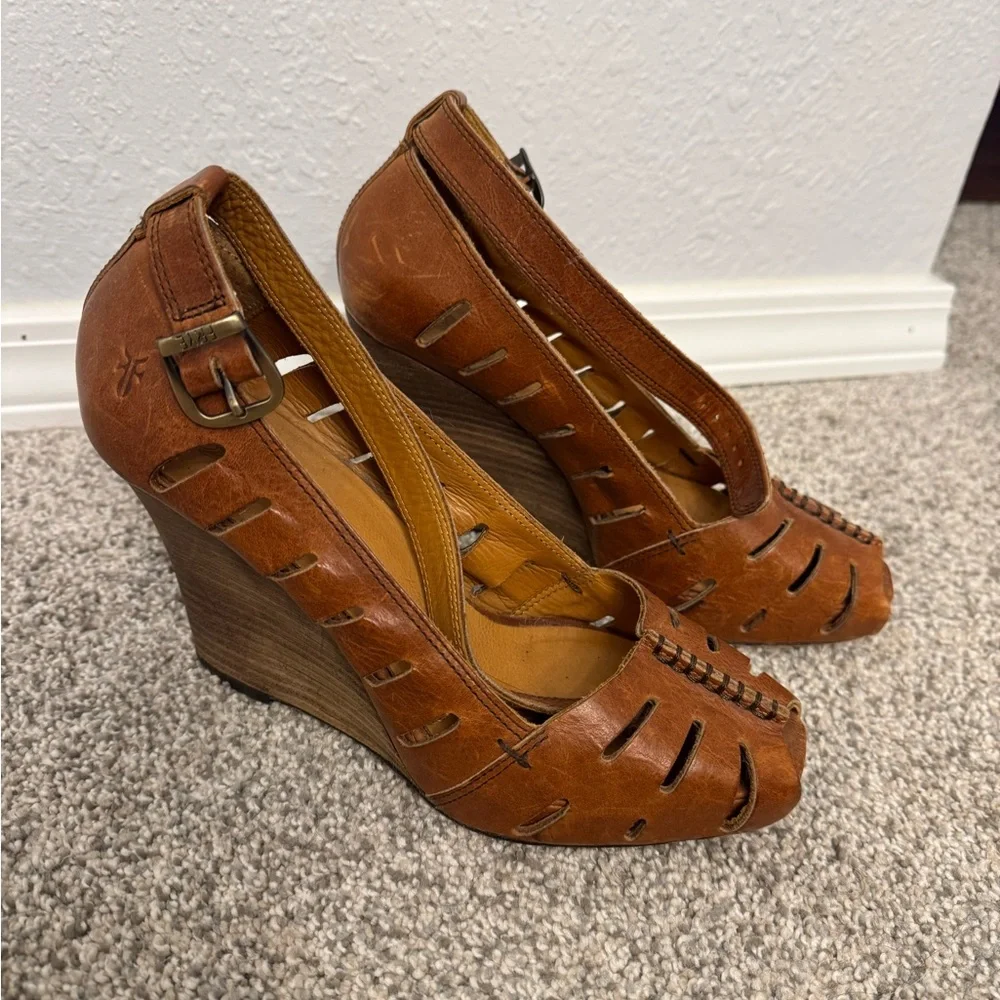 Frye Gwen Ankle Strap Leather Wedge Heels | Brown Peep Toe | Women’s 8 - Picture 1 of 6